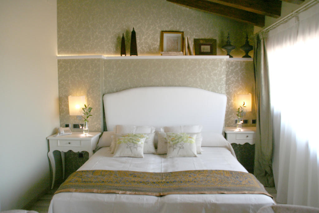 Hotel Castillo De Alquézar Стая снимка